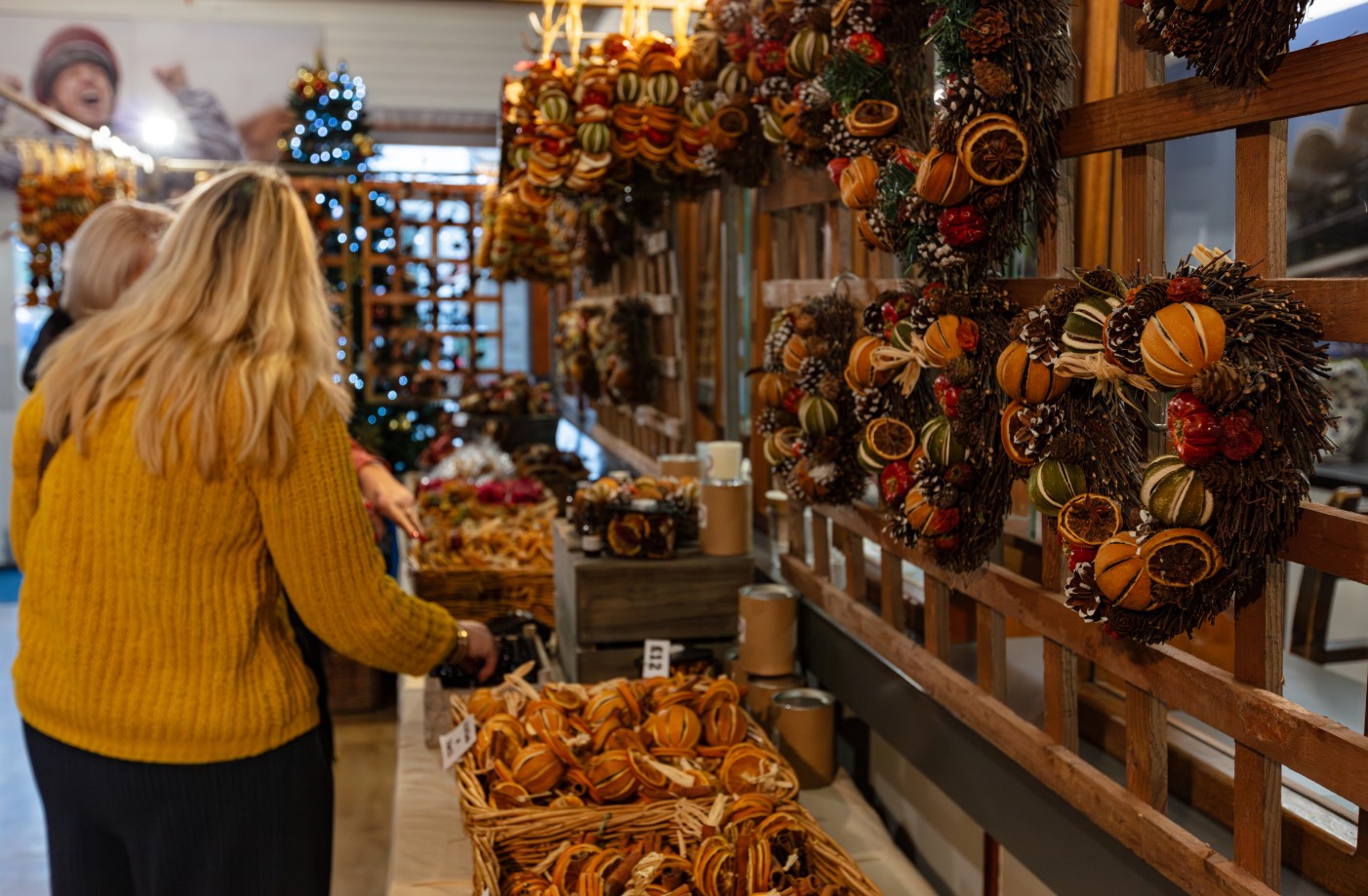 The countdown is on... our Early Bird sale ends this Sunday 31st August. Secure your tickets to one of the most fabulous festive shopping events in the East of England and enjoy free returns across the weekend, free parking on site and over 120 stalls to explore.
PLUS 100% of tickets sales are donated to our three chosen charities of the year - Cambridge Children's Hospital, Newmarket Charitable Foundation and the National Horseracing Museum.
#EarlyBirdSale #EarlyBirdTickets #PresentsGalore #PresentsGaloreNKT #ChristmasFair #ChristmasEvent #CharityFair #RowleyMile #WhatsOn #ChristmasShopping #FeelingFestive #FestiveFun #ShopLocal #ShopIndependent #SupportIndependent #Newmarket #NewmarketSuffolk #LoveNewmarket